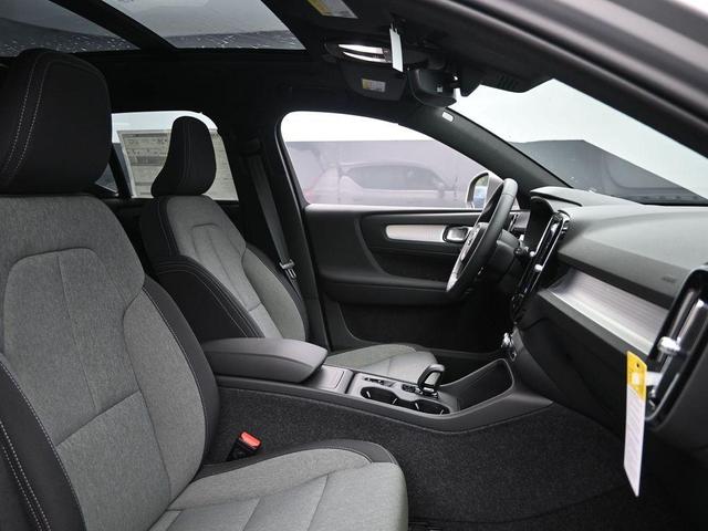Photo of 2025 Silver Volvo XC40