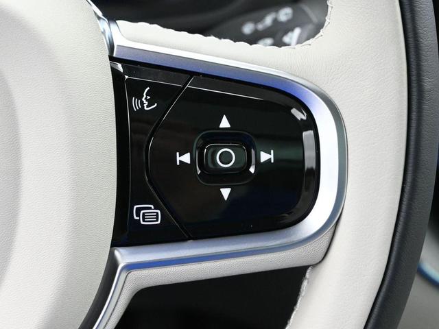Photo of 2025 Crystal White Metallic Volvo XC60 Plug-In Hybrid