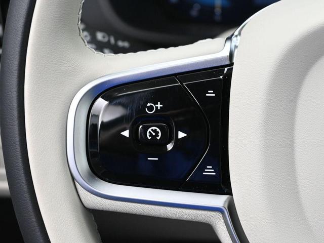 Photo of 2025 Crystal White Metallic Volvo XC60 Plug-In Hybrid