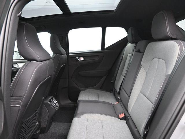 Photo of 2025 Metallic Volvo XC40