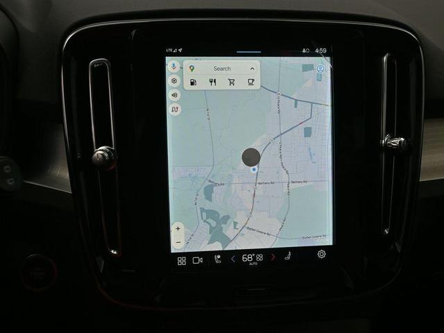 Photo of 2025 Metallic Volvo XC40