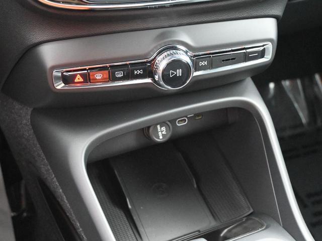 Photo of 2025 Metallic Volvo XC40