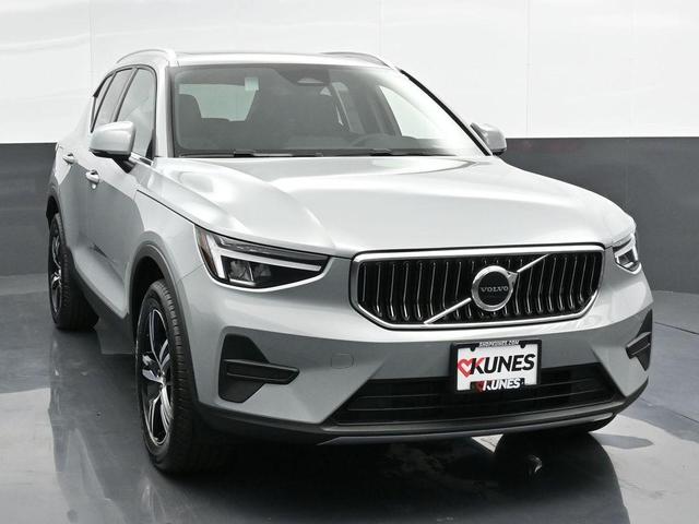 Photo of 2025 Metallic Volvo XC40