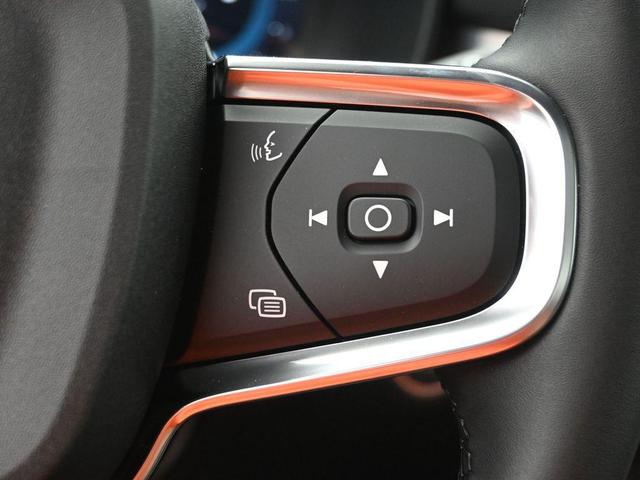 Photo of 2025 Metallic Volvo XC40