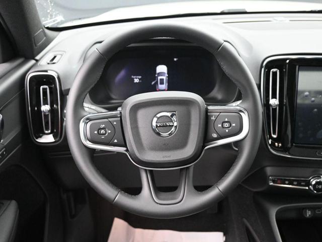 Photo of 2025 Metallic Volvo XC40