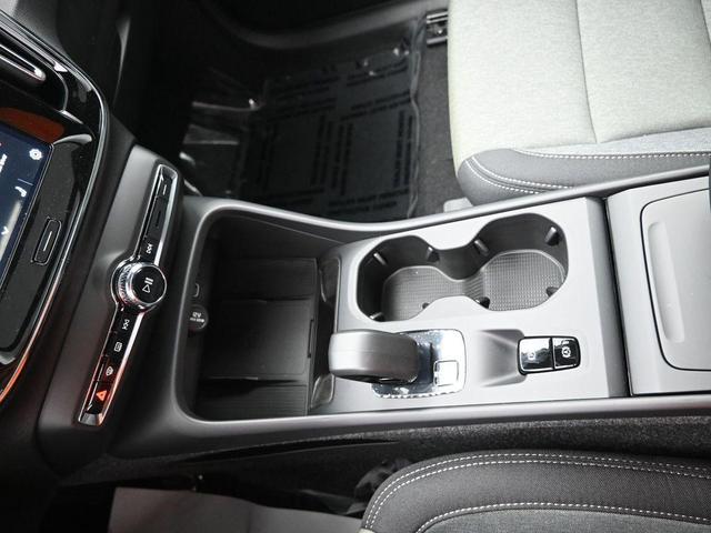Photo of 2025 Metallic Volvo XC40