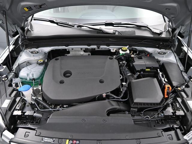 Photo of 2025 Metallic Volvo XC40