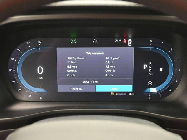 Photo of 2025 Metallic Volvo XC40
