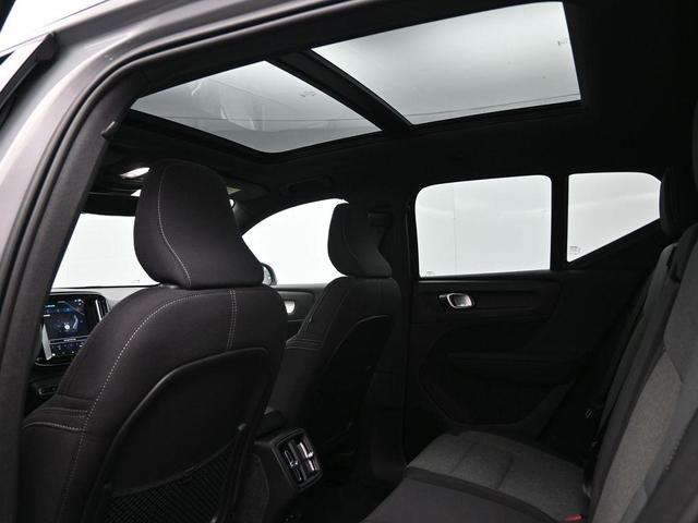 Photo of 2025 Metallic Volvo XC40