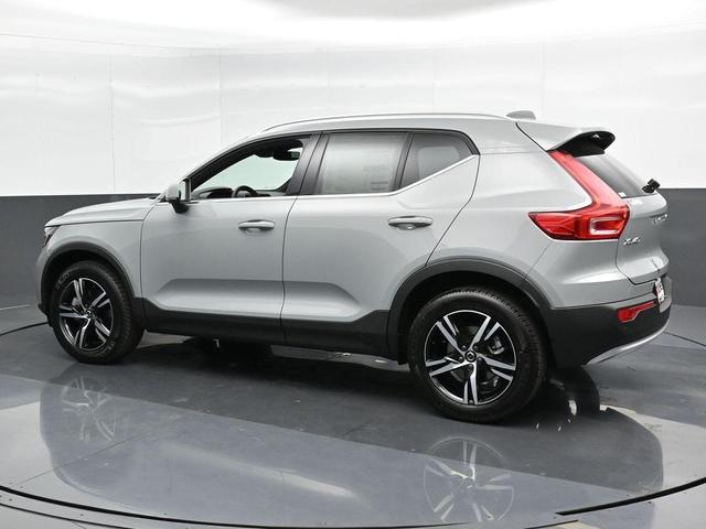 Photo of 2025 Metallic Volvo XC40