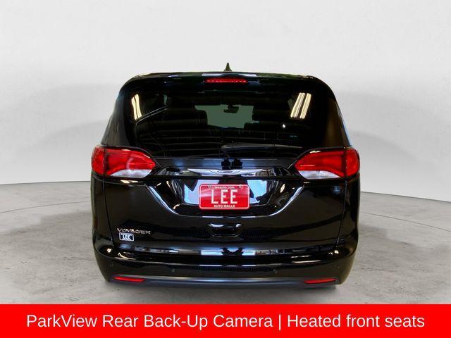 Photo of 2026 Diamond Black Crystal Pearlcoat Chrysler Voyager