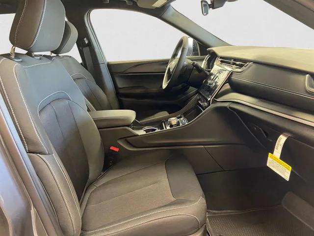 Photo of 2025 Baltic Gray Metallic Clearcoat Jeep Grand Cherokee L