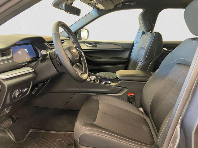 Photo of 2025 Baltic Gray Metallic Clearcoat Jeep Grand Cherokee L