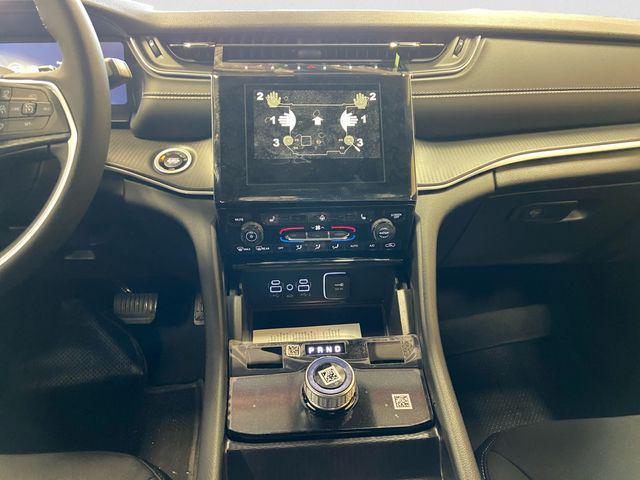 Photo of 2025 Baltic Gray Metallic Clearcoat Jeep Grand Cherokee L