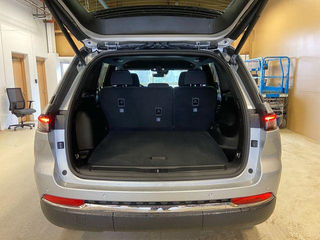 Photo of 2025 Silver Zynith Jeep Grand Cherokee
