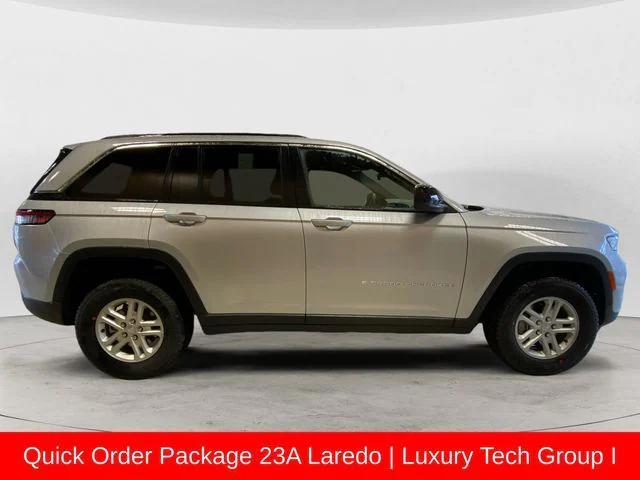 Photo of 2025 Silver Zynith Jeep Grand Cherokee