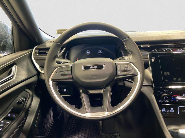 Photo of 2025 Silver Zynith Jeep Grand Cherokee