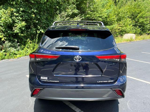 Photo of 2022 08x8 Toyota Highlander