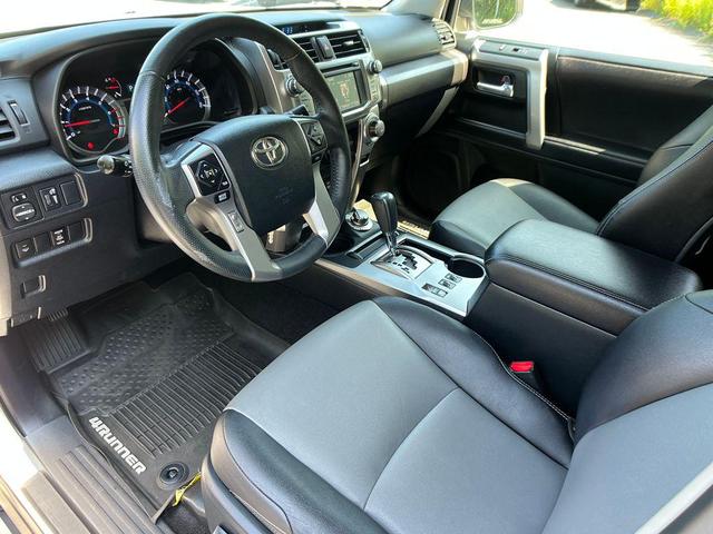 Photo of 2017 Super White Toyota 4Runner