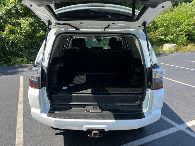 Photo of 2017 Super White Toyota 4Runner