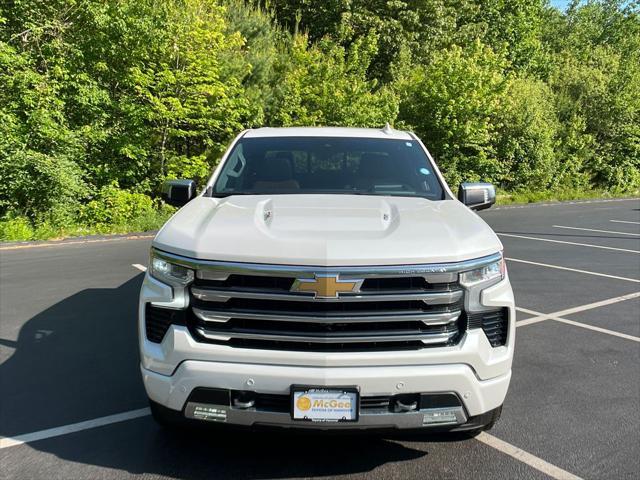 Photo of 2023 Iridescent Pearl Tricoat Chevrolet Silverado 1500