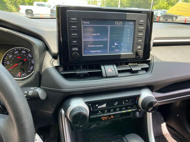 Photo of 2019 Super White Toyota RAV4