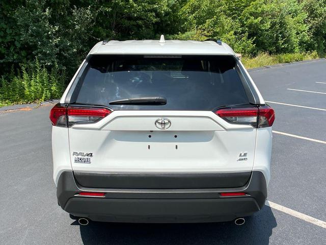 Photo of 2019 Super White Toyota RAV4