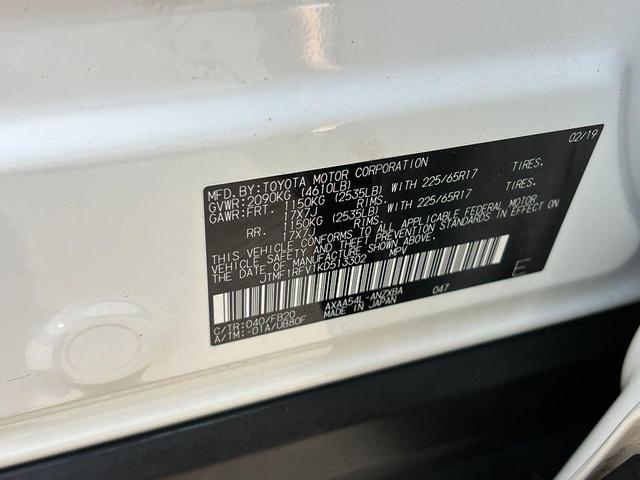 Photo of 2019 Super White Toyota RAV4