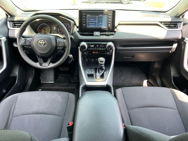 Photo of 2019 Super White Toyota RAV4