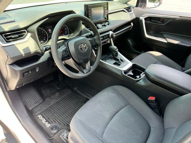 Photo of 2019 Super White Toyota RAV4