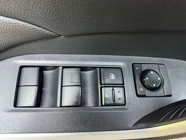 Photo of 2019 Super White Toyota RAV4