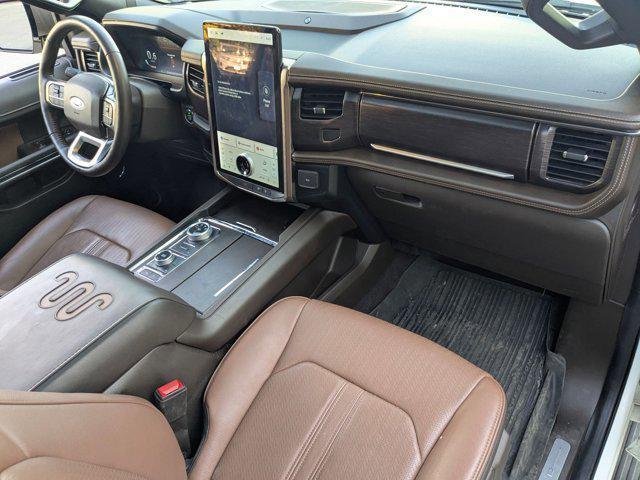 Photo of 2022 White Ford Expedition