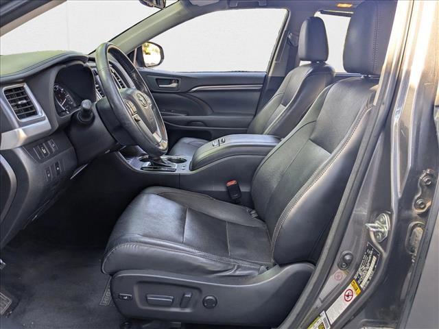 Photo of 2014 Predawn Gray Mica Toyota Highlander