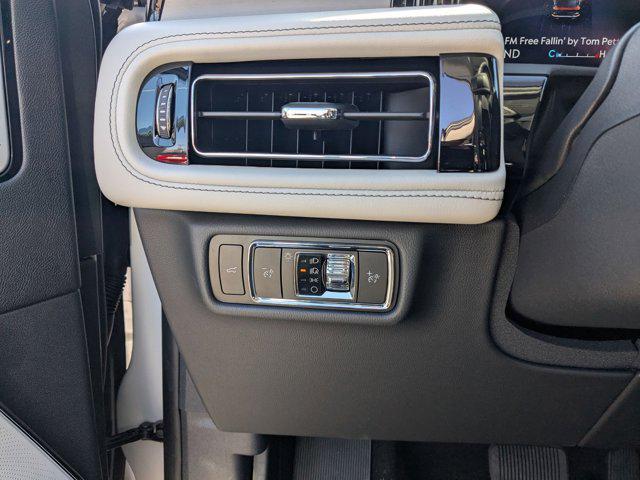 Photo of 2025 Crystal White Lincoln Aviator