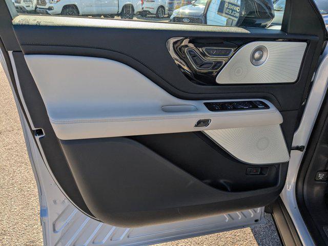 Photo of 2025 Crystal White Lincoln Aviator
