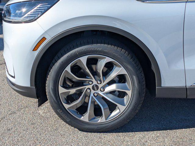 Photo of 2025 Crystal White Lincoln Aviator