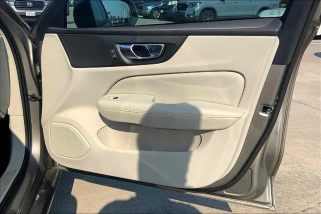 Photo of 2020 Pebble Grey Metallic Volvo S60