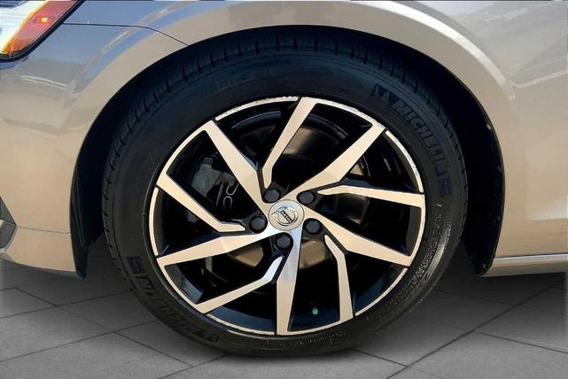 Photo of 2020 Pebble Grey Metallic Volvo S60