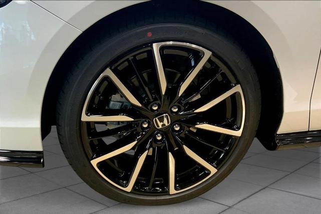 Photo of 2025 White Honda Accord Hybrid