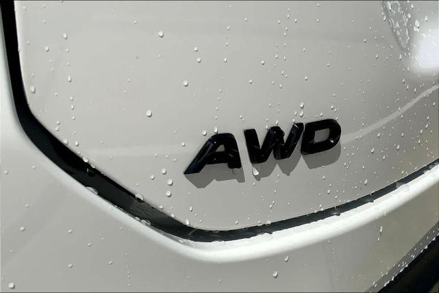 Photo of 2025 White Honda Pilot