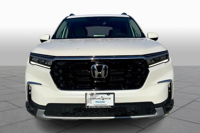 Photo of 2025 White Honda Pilot