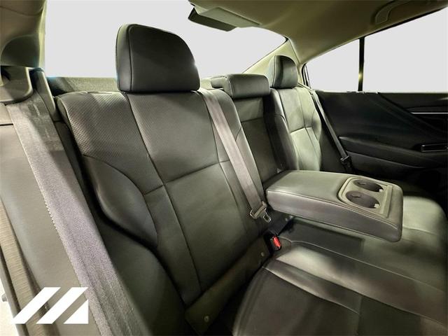 Photo of 2022 Ice Silver Metallic Subaru Legacy