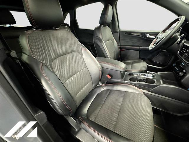 Photo of 2023 Iconic Silver Metallic Ford Escape