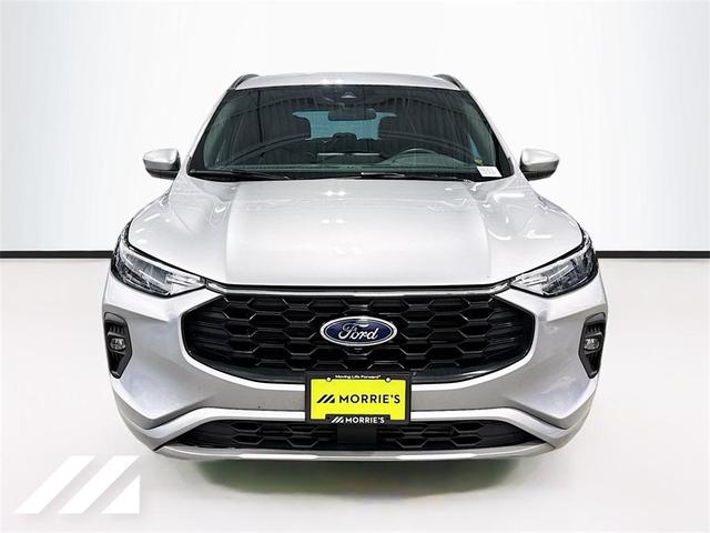 Photo of 2023 Iconic Silver Metallic Ford Escape
