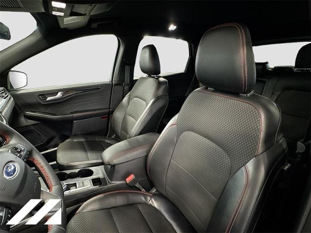 Photo of 2023 Iconic Silver Metallic Ford Escape
