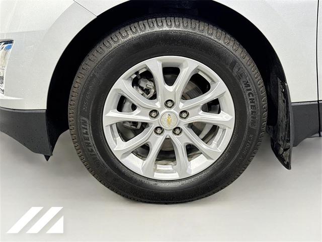 Photo of 2021 Silver Ice Metallic Chevrolet Equinox