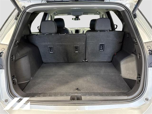 Photo of 2021 Silver Ice Metallic Chevrolet Equinox