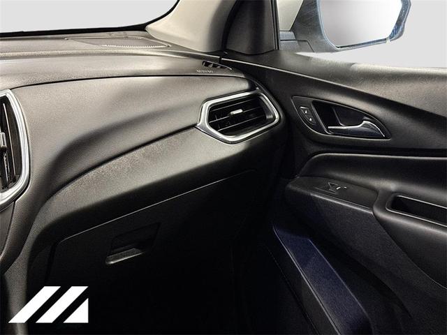 Photo of 2021 Silver Ice Metallic Chevrolet Equinox