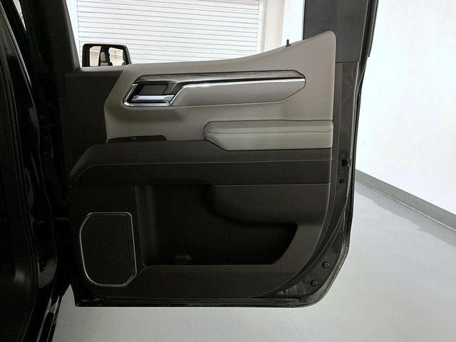 Photo of 2024 Black Chevrolet Silverado 1500