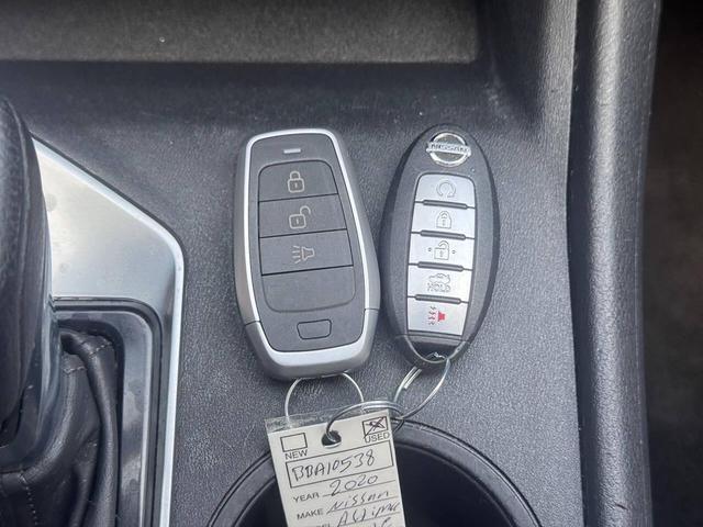 Photo of 2020 Glacier White Nissan Altima